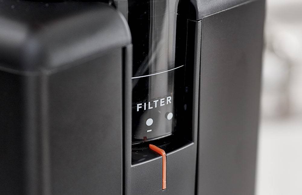 Wilfa Svart Aroma Precision Coffee Grinder (Black) + Hario Drip Kettle Air Wilfa